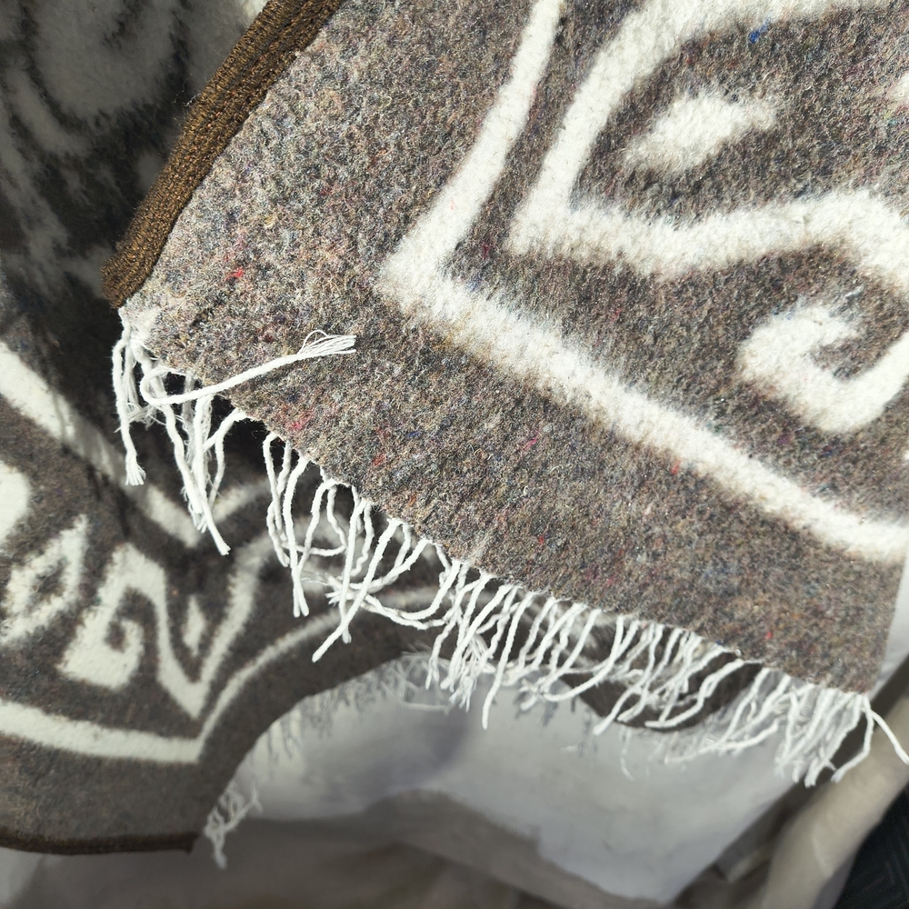 Native American Design Brown and White Unisex One size Poncho "Reversible " - Picture 3 of 6